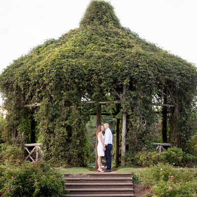 An Elizabeth Park Engagement Session